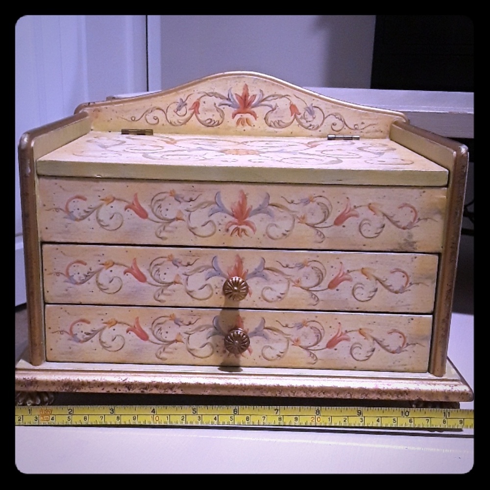 Vintage Makeup jewelry mirror box